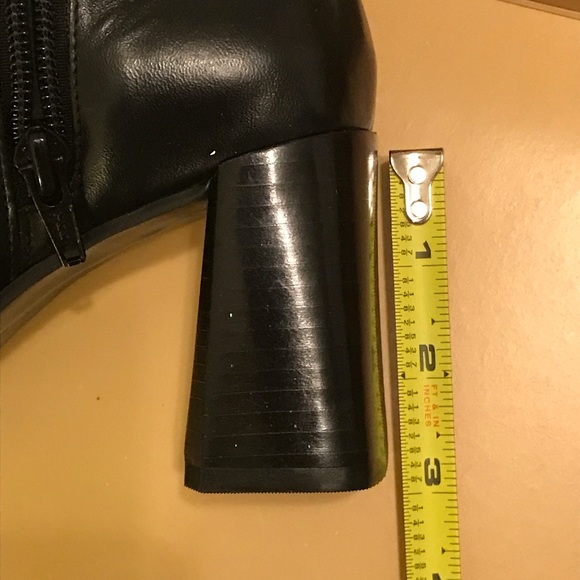 New in Box leather ankle boot - Picture 2 of 2